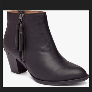 Vionic Upright Madeline Black Leather Ankle Bootie size  8 tassel zip
